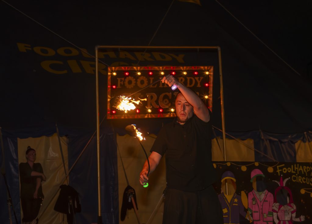 har2024l-536 fire juggling performance